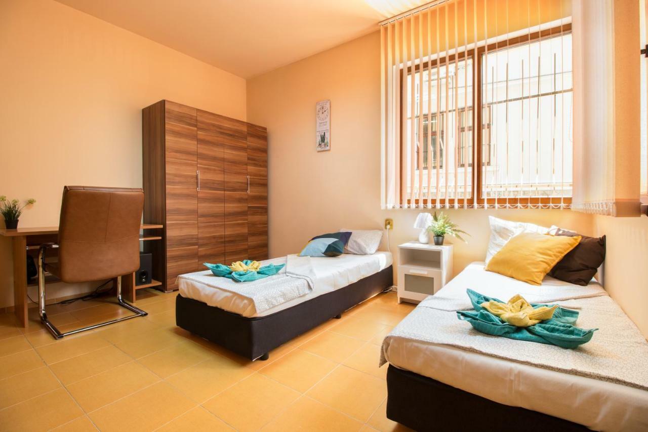 The Rocky House - Central & Private 2Bdr By Flat Mаnager Plovdiv Exteriör bild